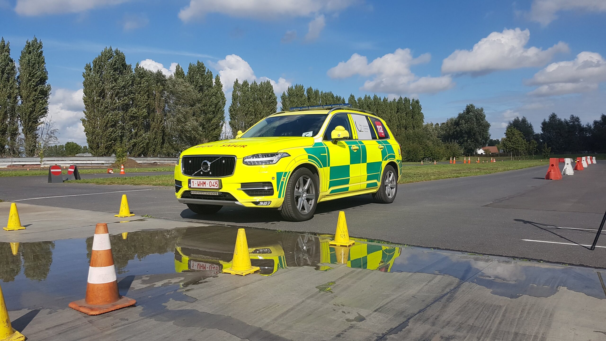 Volvo XC90 op glijplaat van PRiODRIVE