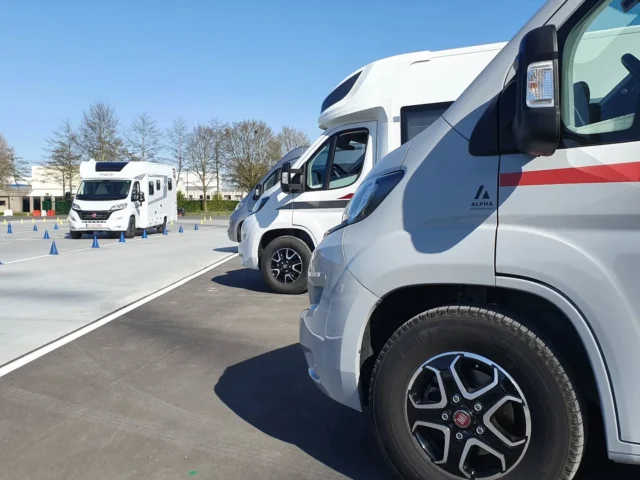 Zonder zorgen op pad met de camper dankzij onze trainingen.
On the road with the motorhome without worries thanks to our trainings
#alphamotorhomes #travel #training #camperlifestyle #PRIODRIVE