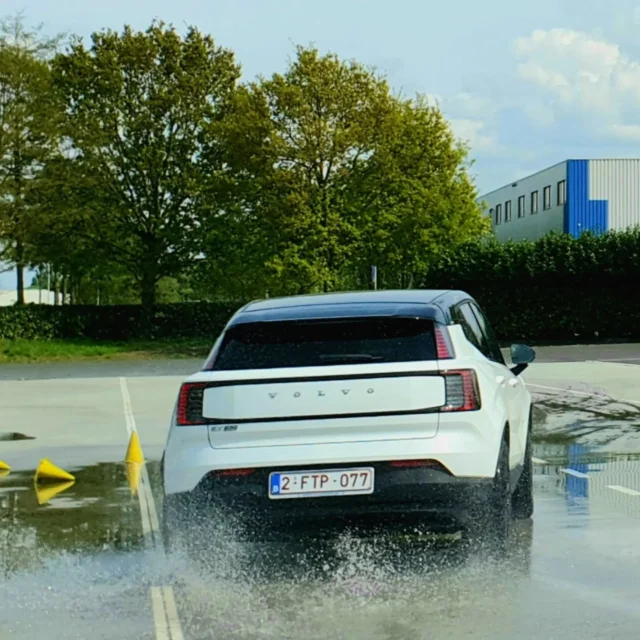 Nieuwe data slipcursussen staan online! 
Check priodrive.be

#slipcursus #carcontrol #priodrive #volvocarsbelgium #safety