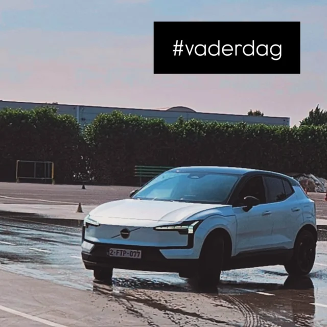 Nog op zoek naar een leuk vaderdagcadeau?  Kom samen op slipcursus! https://priodrive.be/car-control-slipcursus/