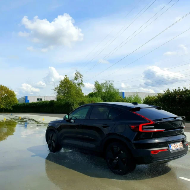 Vaderdag -> cadeau -> slipcursus 
https://priodrive.be/car-control-slipcursus/
#slipcursus #carcontrol #priodrive #volvocarsbelgium